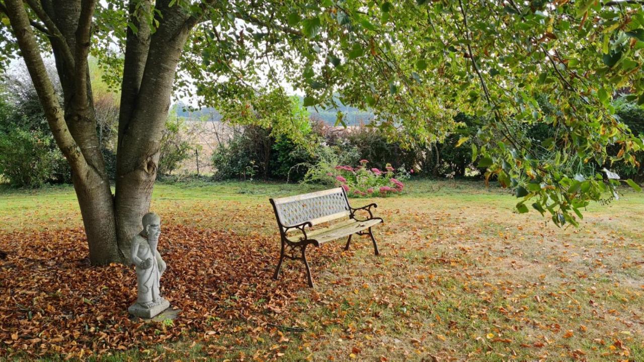 Les Berges De La Planchette Bed & Breakfast Yvignac-la-Tour Luaran gambar