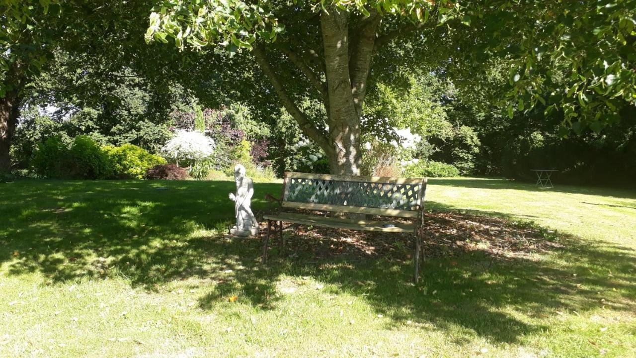 Les Berges De La Planchette Bed & Breakfast Yvignac-la-Tour Luaran gambar