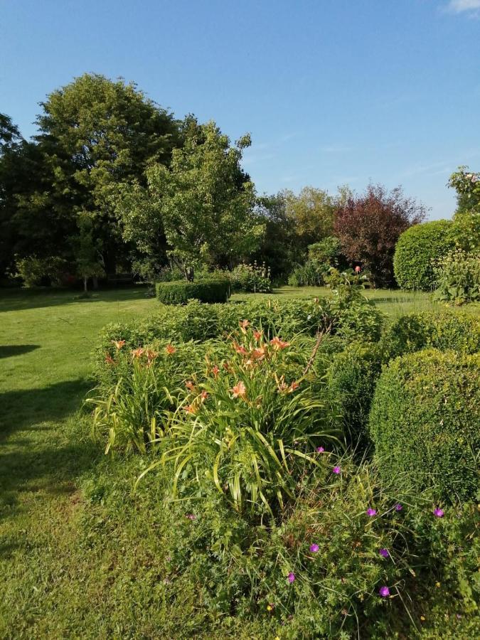 Les Berges De La Planchette Bed & Breakfast Yvignac-la-Tour Luaran gambar