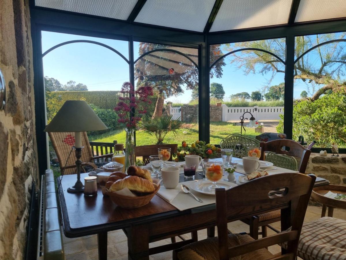 Les Berges De La Planchette Bed & Breakfast Yvignac-la-Tour Luaran gambar