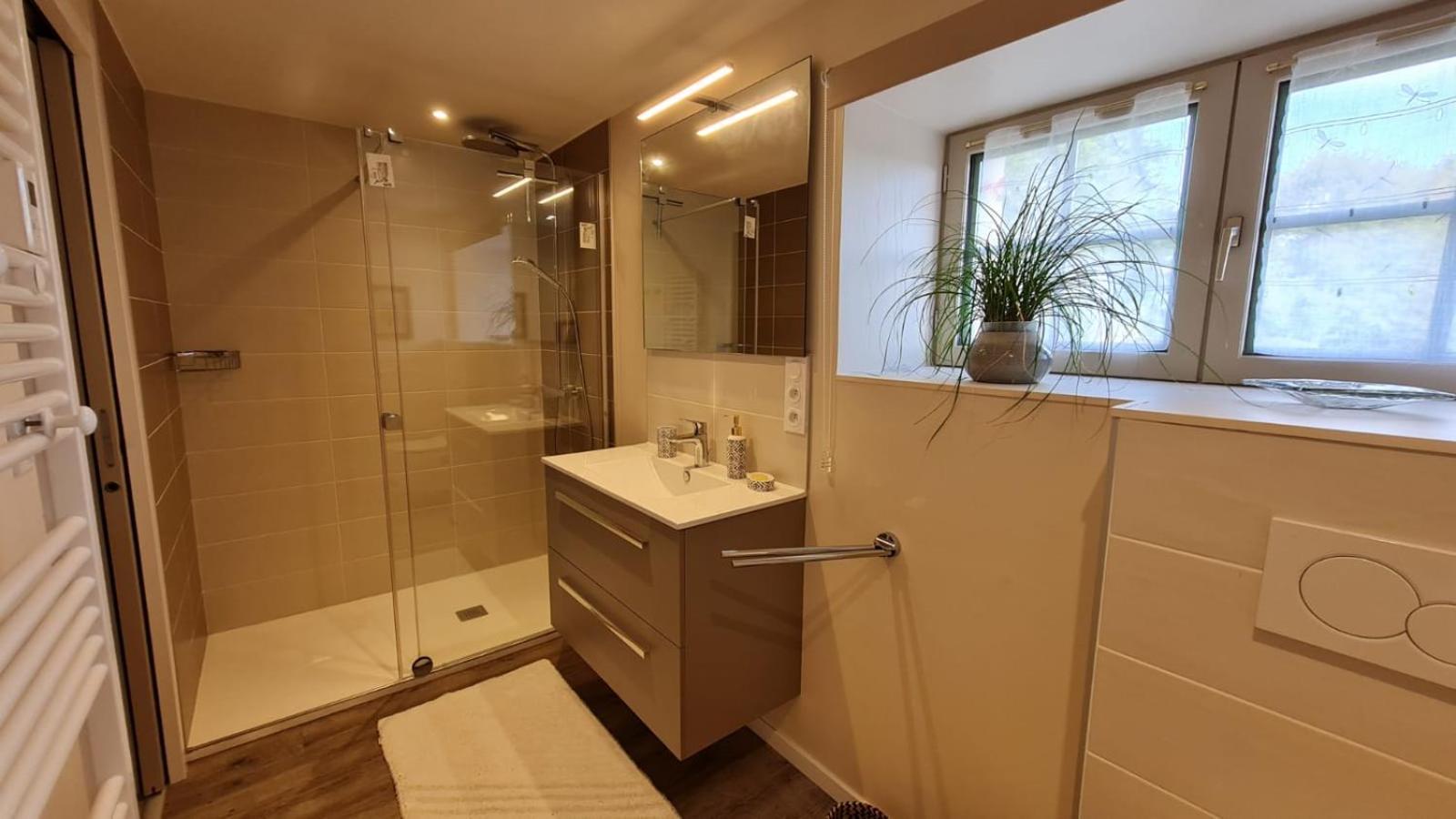 Les Berges De La Planchette Bed & Breakfast Yvignac-la-Tour Bilik gambar
